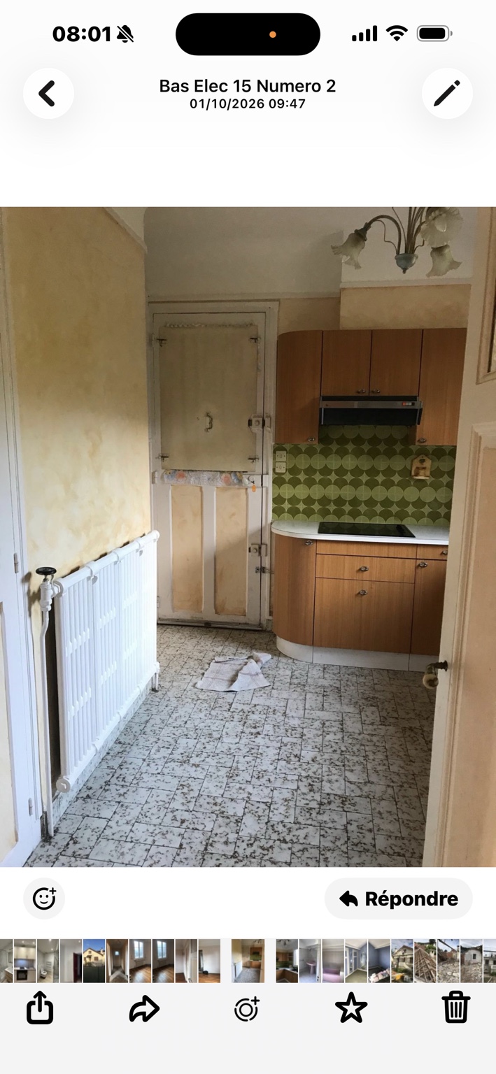 Vue de l’entrée de la cuisine à Suresnes avant travaux