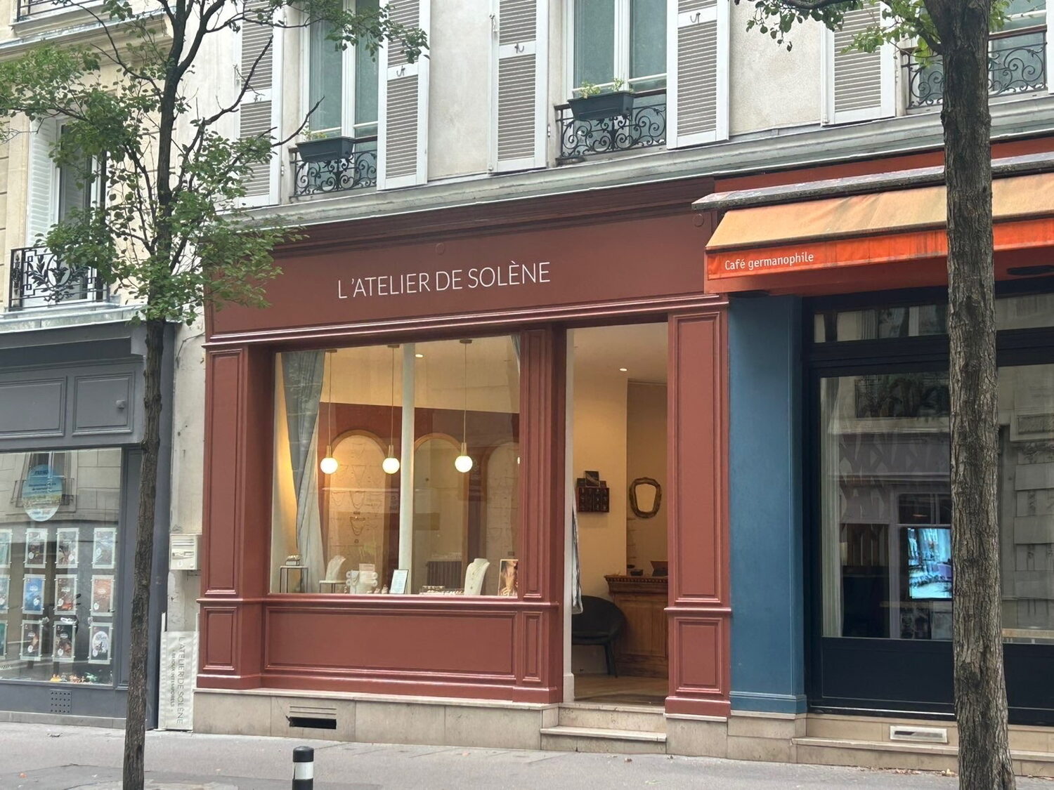 Devanture de boutique rénovée