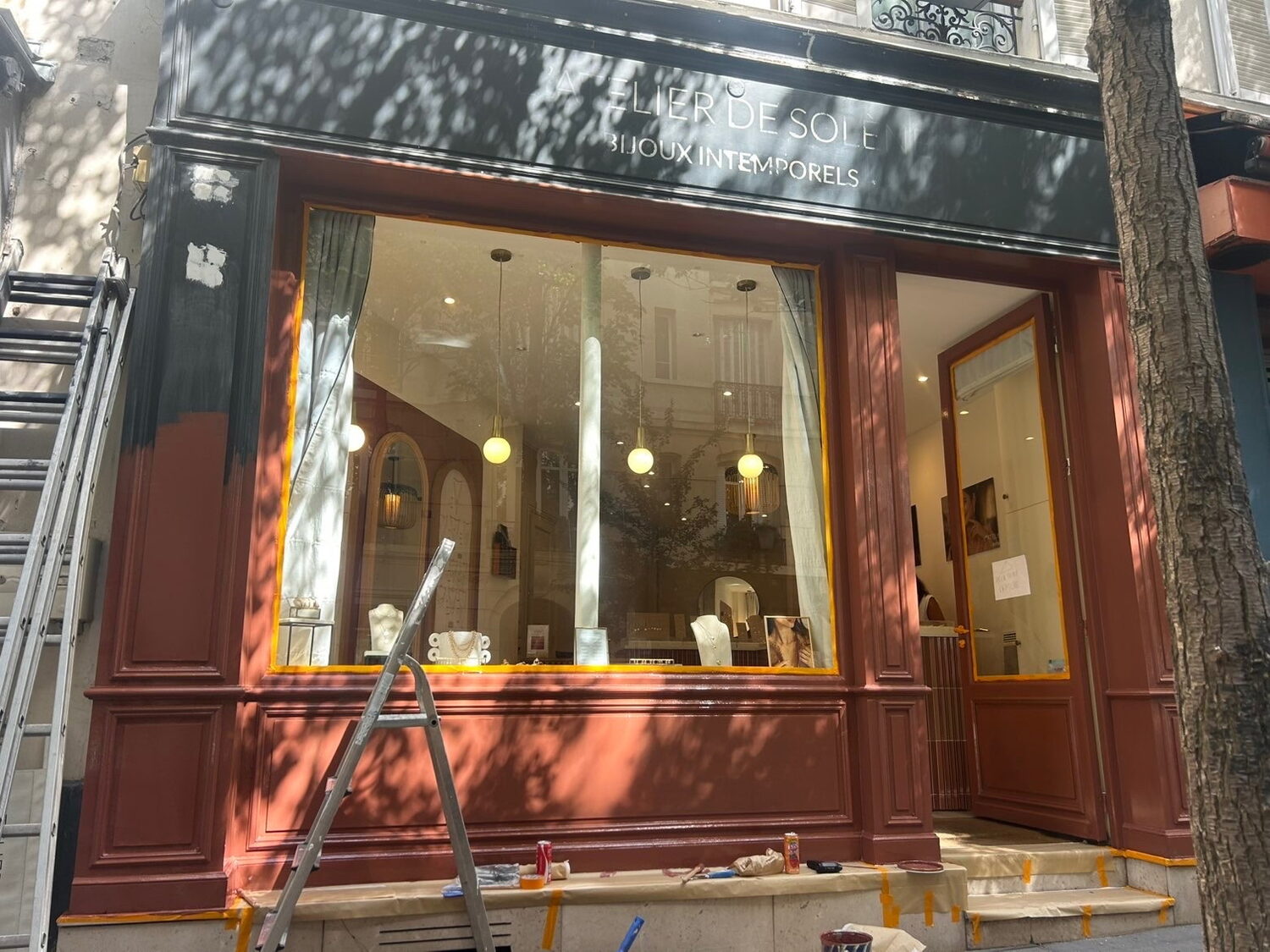 Devanture de boutique pendant sa rénovation