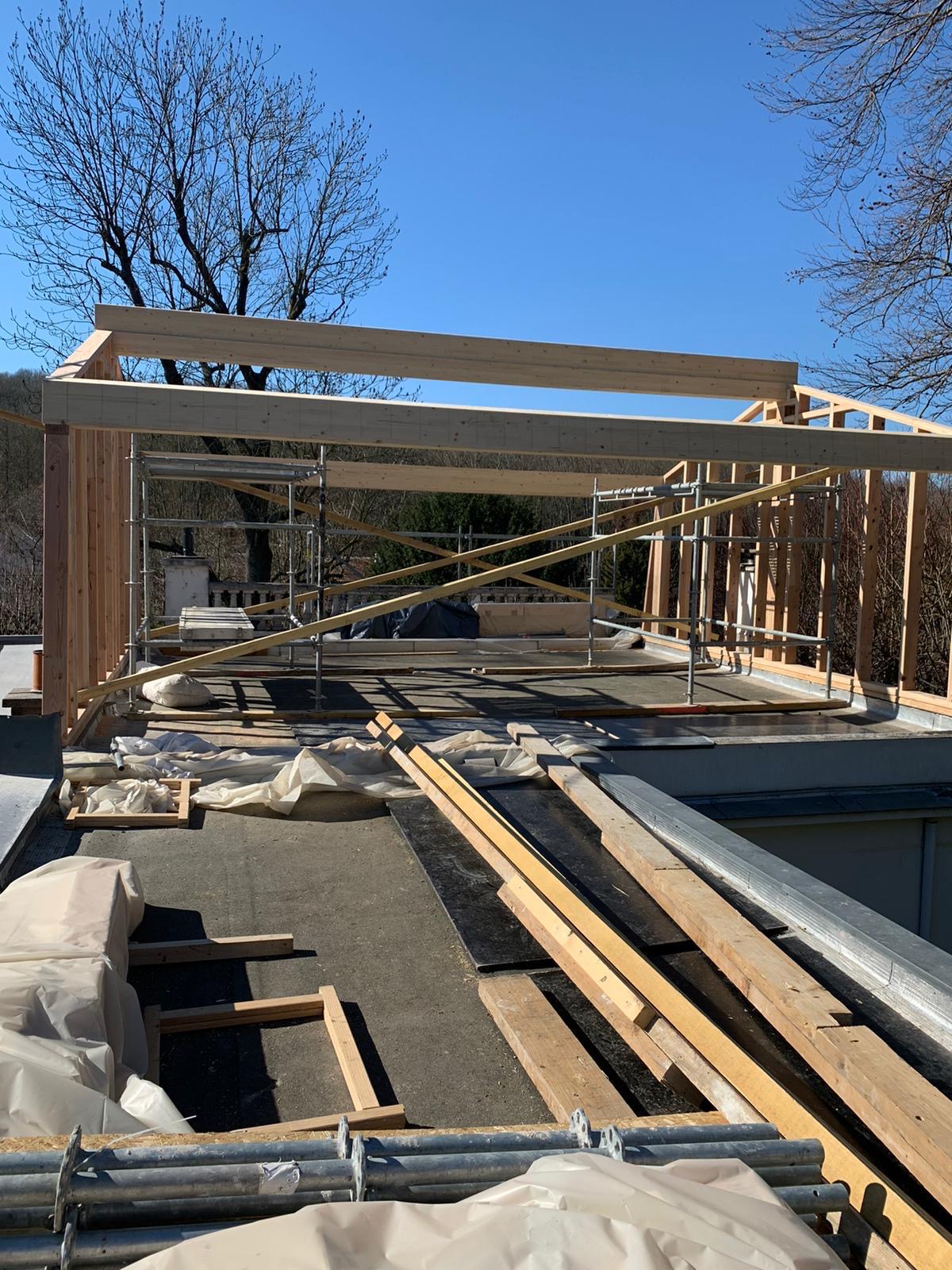 Ossature bois d’une surélévation en cours de montage